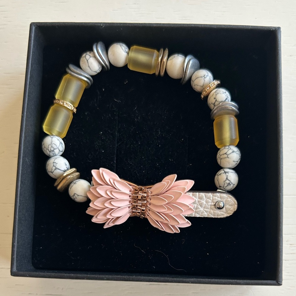 Elegant Pink and Gold Beaded Bracelet